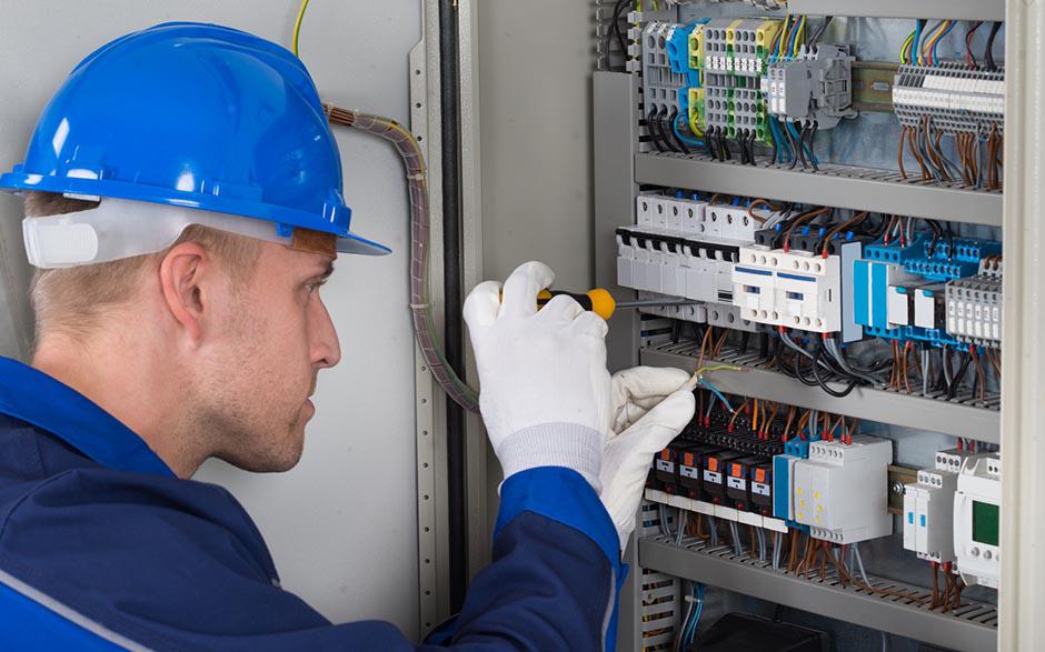 cherche électricien Mantes-la-Ville